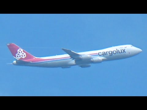 各航空公司的飛機在大嶼山上空飛過,包括Compass Cargo Airlines,盧森堡貨運航空(Cargolux)#航空 #aviation #aircraft #飛機 #airplane #香港