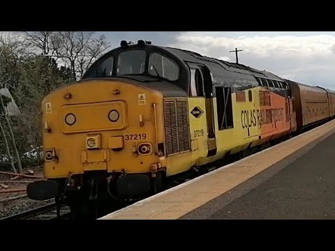 Class 37 TnT Colas Test Train passes through Kirkcaldy