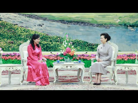 Peng Liyuan chats over tea with Vietnam's first lady