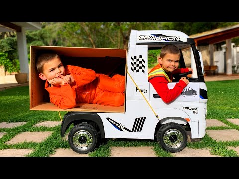 Dima spielt Verstecken im Liefertruck
