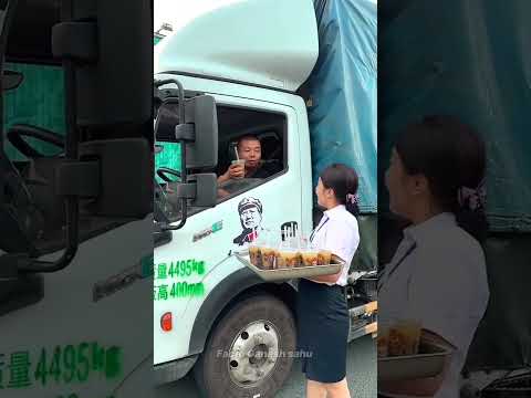 आखिर एयर होस्टेस सड़कों पर क्यों है 🤔       || #shorts
