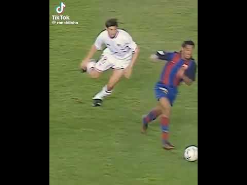 RONALDINHO GOOOOOOOOL #football #ligue1 #VIRALSHORT #FOOTBALL #VIRALSHORT #REALMADRID #BARCELONA #f