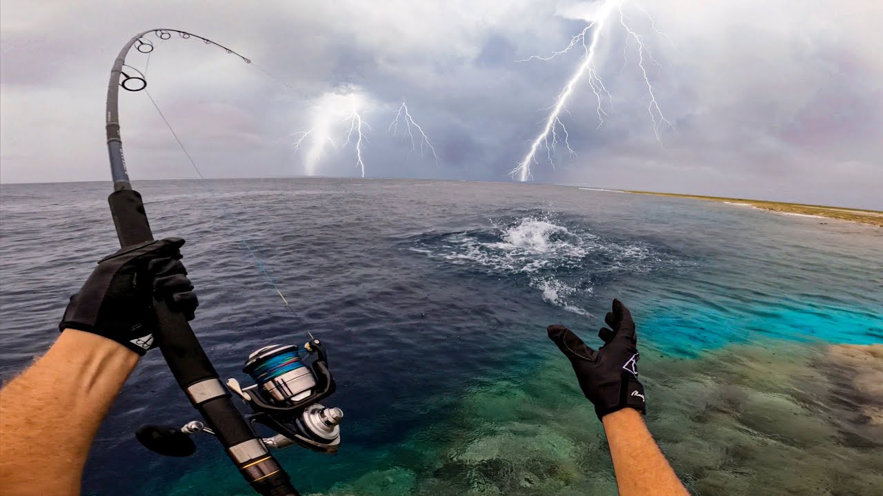 Monster Fish Live around this Haunted Island! - Cavy Fishing