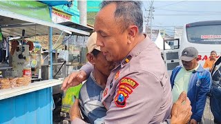 WARGA JOMBANG 3 MINGGU TERLANT@R DIJALANAN JALAN KAKI CARI KERJAAN KETIDURAN DIKURSI DITOLONG POLISI