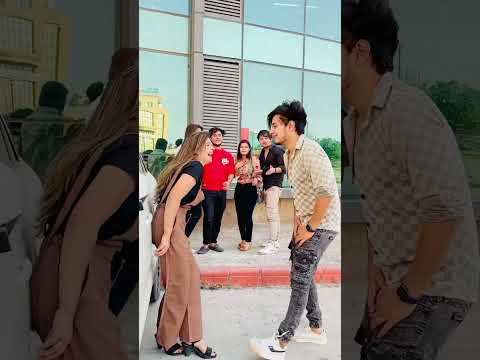 Ye kis line m a gyaa m😜🙈 #trending #youtubeshorts #viral #subscribe #explore #foryou #love
