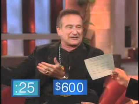 Robin Williams naśladuje akcenty, z jakimi mówią po angielsku przedstawiciele różnych narodowości.