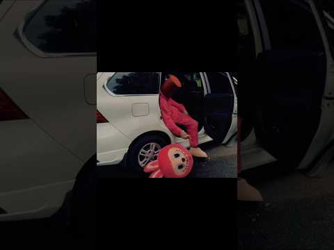 Mengerikan ! Kepala labubu & upin putus kejepit pintu mobil #duniadinda #labubu #upinipin #funny