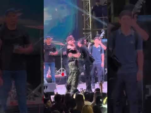 Le lanzan una cerveza a tito doble P y cancela el show 😱💯🎶🔥 #titodoblep #corridos #pesopluma