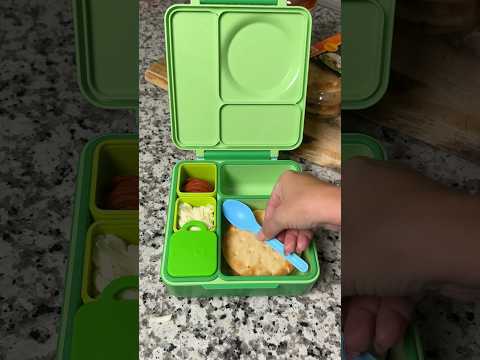 Let’s make a homemade pizza lunchable for my kiddo 🍕 #lunchbox #schoollunch #bentobox