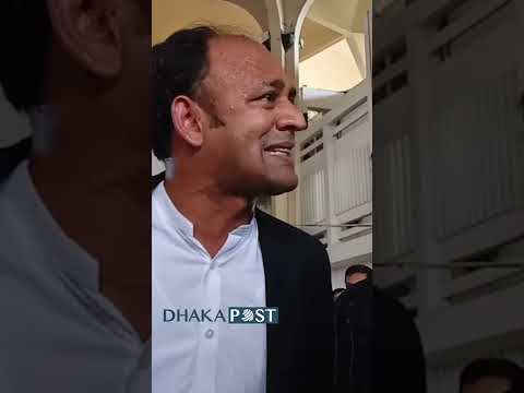 কমলাপুরে রেলওয়ের অব্যবস্থাপনার প্রতিবাদে দাঁড়ানো রনিকে সান্ত্বনা দিলেন ব্যারিস্টার সুমন।