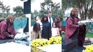 SAD💔 Rev Kathy Kiuna And Her Family Lay Flowers On Bshp Alan Kiuna's Grave! So Emotional 😭