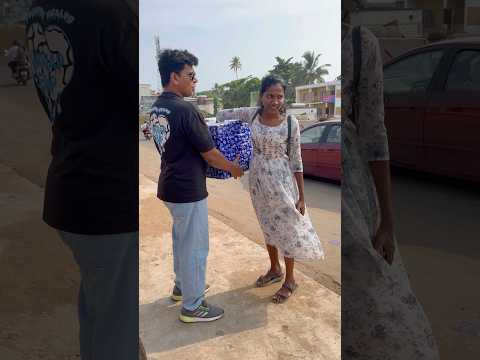 പണപെട്ടിയിൽ കയ്യിടാൻ റോഡ് ക്രോസ്സ് ചെയ്തു വന്ന പെൺകുട്ടി #shorts