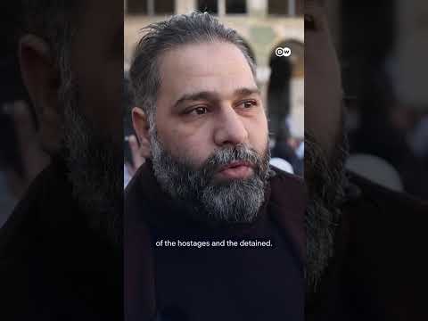 Thousands of Syrians gather at Damascus' iconic Umayyad Mosque | DW News.