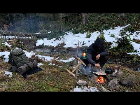 Bushcraft Winter Trip | Camping by the Stream | Steam Basket Firebox | Mushroom Meat Saute