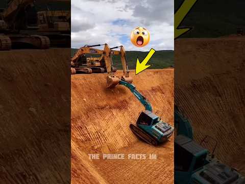 मम्मी 👰 और आंटी 💃 ने पापा 🧑✈️ की क्रेन 🏗️ को खींचा फिर 😱 #shorts