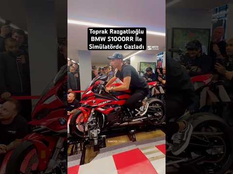#ToprakRazgatlıoğlu #Dainese #London’da hayranları ile buluştu simülasyonda #BMW #S1000RR kullandı