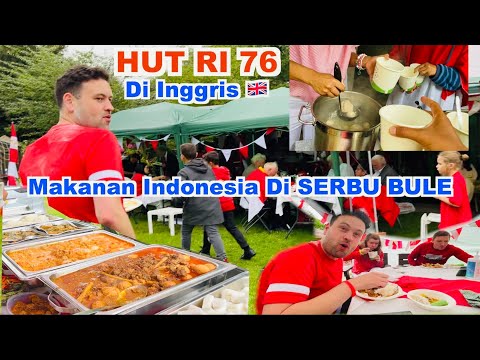 BULE HEBOH Makan Bermacam Ragam Masakan Indonesia, Bakso Di HUT RI 76