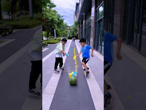 Mother-son relay challenge: speed vs. strategy! #Funnyfamily #Partygames #Familygames