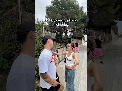 El chico que no pilla las indirectas😬 #shortsviral #humor #funil #viralvideo #comedia #novios