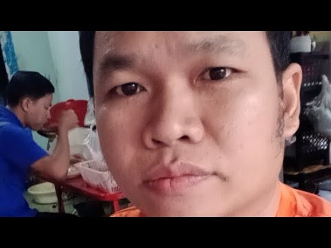 พีพีวิวพีกำลังกินก๋วยเตี๋ยวไก่