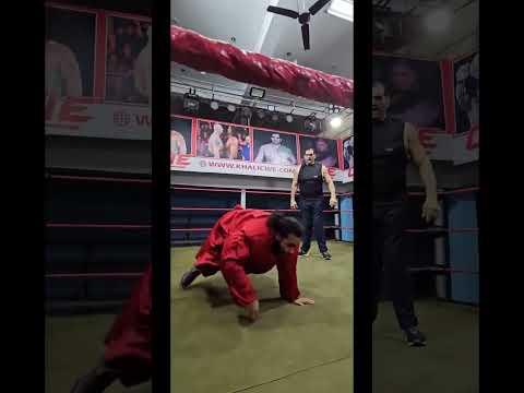 Fight with the great Khali sir 😱🥵🇮🇳 #1millionsubscribers #wrestling #iphone14giveaway