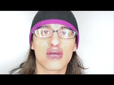 KYLIE JENNER LIP CHALLENGE
