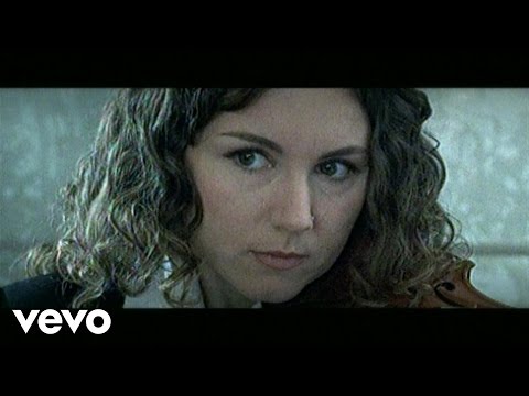 Gigi D'Alessio - Non Mollare Mai (Official Video)