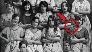 15 Frauen posen für 1 Foto. 120 Jahre später zoomen Forscher heran und entdecken etwas Unfassbares!