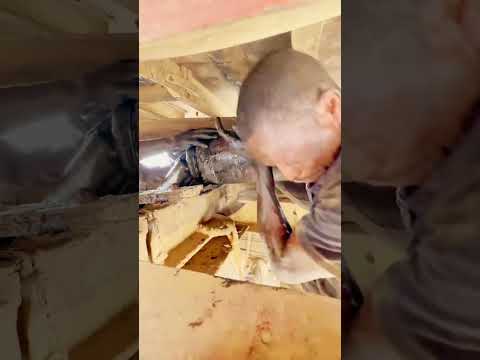 Riparazione di un cilindro idraulico/Repair of a hydraulic cylinder #africa #mechanic