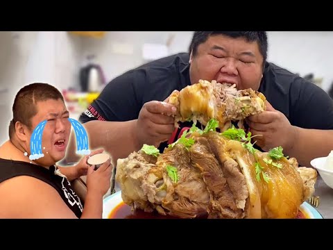 每吃一个大肘子，猴哥又得加练10公里，造孽啊！#胖猴仔减肥