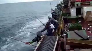 Amazing Fish Hunting Trick Used By The Local Guys
