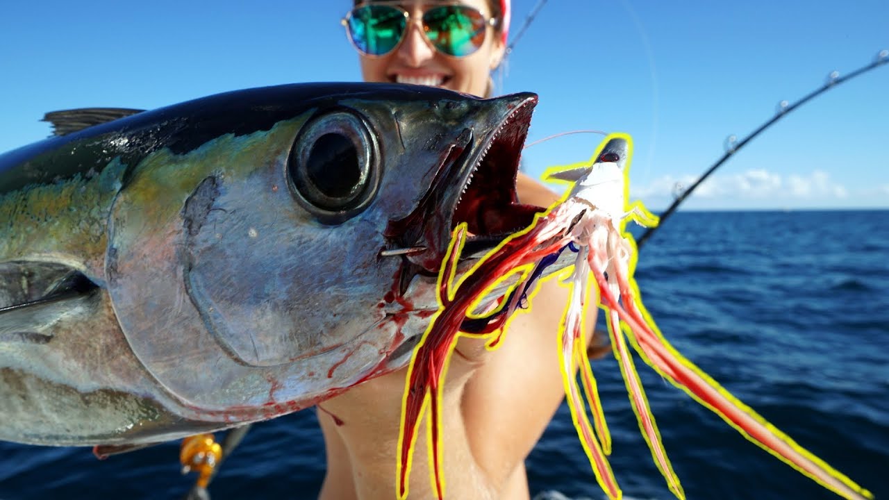 STRANGE Bird Feather LURE Is a Fish Magnet! (Offshore Tuna Fishing)