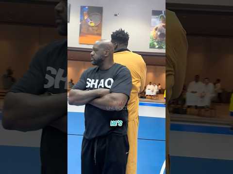 Shaq Looks Tiny Next to Him ๐ณ