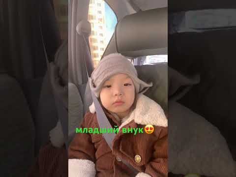 любит модно одеваться👍