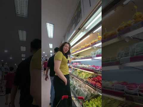 suatu malam mencari ko kue dan buah buah #yolo #adventurewithyou #vlog #adayinmylife #wuivlog