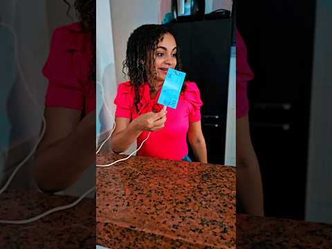 MÃE PEDIU R$ 10, GANHOU R$ 100! 🤑 Truque Mágico no Carregador! (COMÉDIA)📱💰 #shorts #comedy #funny