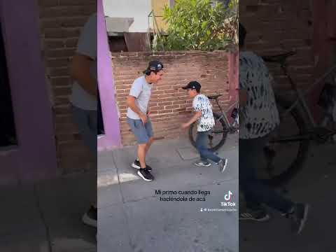 Mi primo cuando llega haciéndola de acá #primo #bici #casa #viral #gracioso #risa #culiacan #sinaloa