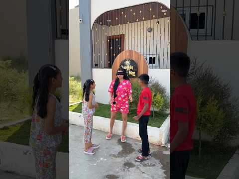 Introducing the "VitaWear SmartBand," a next-generation wearable gadget🎉