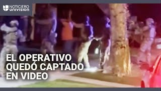 Agentes federales explotan la puerta de una vivienda para detener a un inmigrante en Illinois