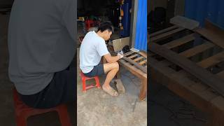 Rèn dao cho chị khách ở Hạ Long