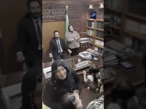 نقطوه برزم فلوس.. زفة للمحامي بالطبل البلدي والزمر: خرج ابنهم من القضية