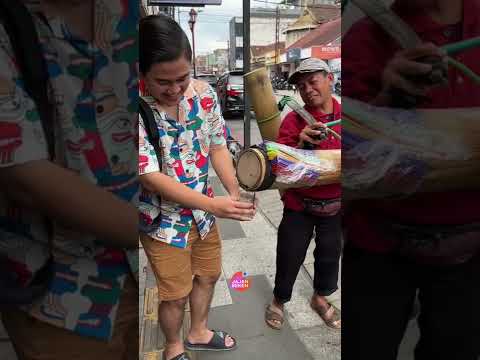 Rela Jalan Kaki Cari Pembeli Sambil Gendong Bambu Yang Berat Banget‼️