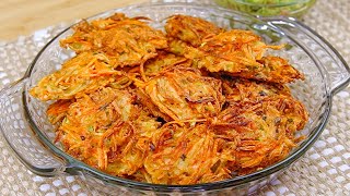 Ein einfaches Gericht, das jeder liebt – Kartoffeln mit Ei und Karotten in einer Bratpfanne!