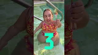 MC Divertida  brinca de BOIA ou AFUNDA na piscina