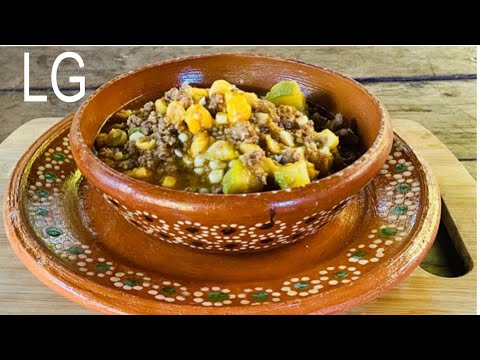 Picadillo de Carne Molida con Vegetales en Salsa de Tomates