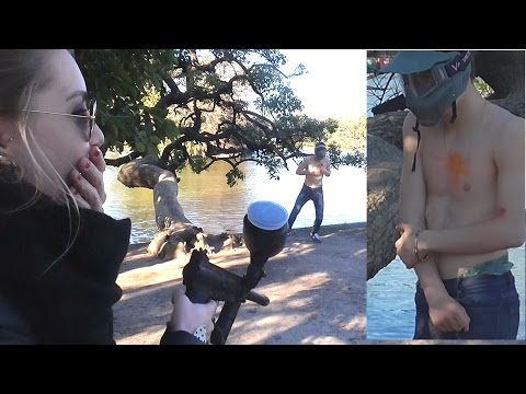 BESO O DISPARO DE PAINTBALL / GONZALO GOETTE