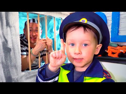 Полицейский на синем тракторе учит воришку быть честным!
