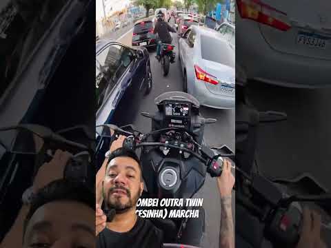 Os dois são bons de África twin #motos #transito #pilotar