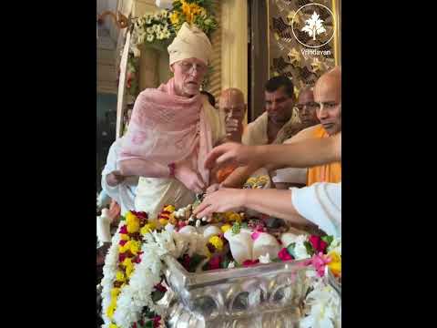 Govardhan Abhishek at Iskcon Vrindavan #kartik #iskconvrindavan #govardhanpuja