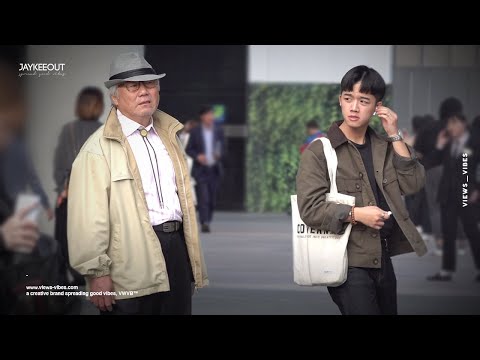 👴 old man with alzheimer's on barefoot | social experiment